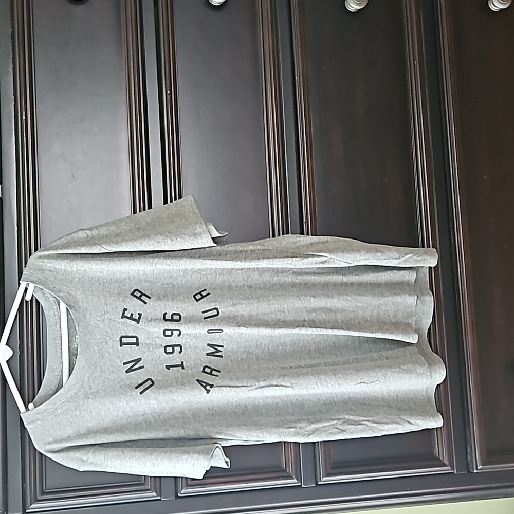 * Gently Used Under Armour TShirt Loose Fit Size Medium